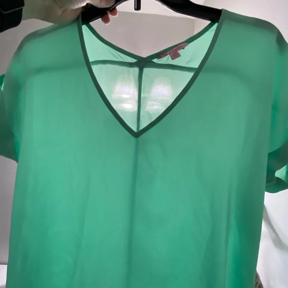 Light weight shirt perfect for summer - Picture 4 of 4